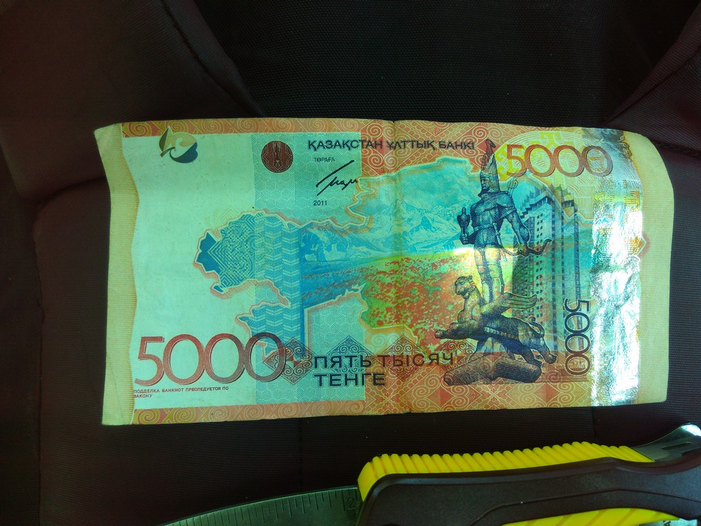 Казахстанские деньги в рублях. Казахстанские деньги 5000. 100 Рублей на казахстанские деньги. Деньги Казахстана картинки.